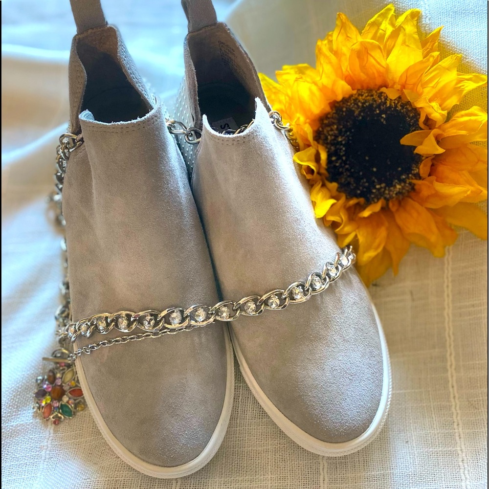 STEVE MADDEN SNEAKERS. 8.5